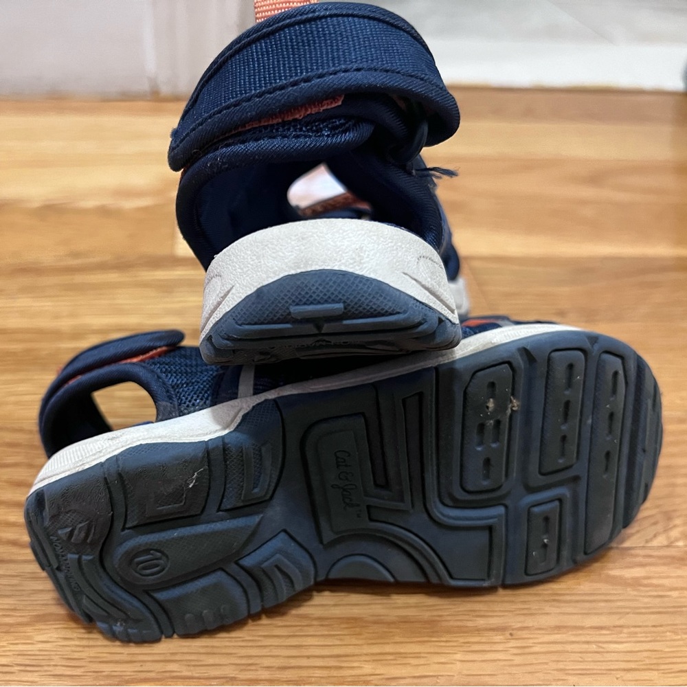 Cat and Jack sandals for boys size 10